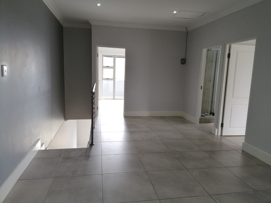 To Let 3 Bedroom Property for Rent in Langeberg Heights Western Cape